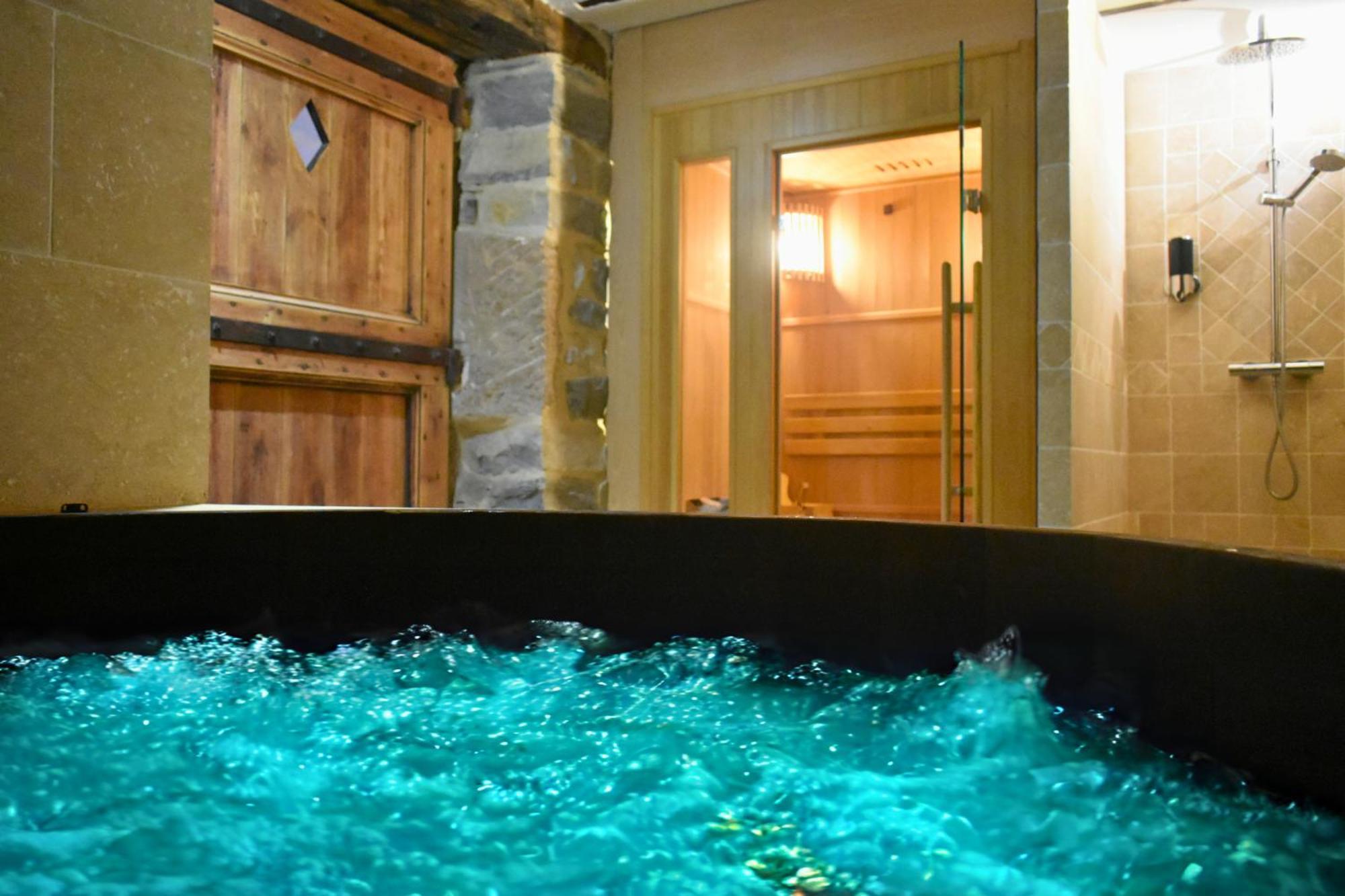 Apartament Hebergement Insolite Avec Jacuzzi Privatif Millau Zewnętrze zdjęcie