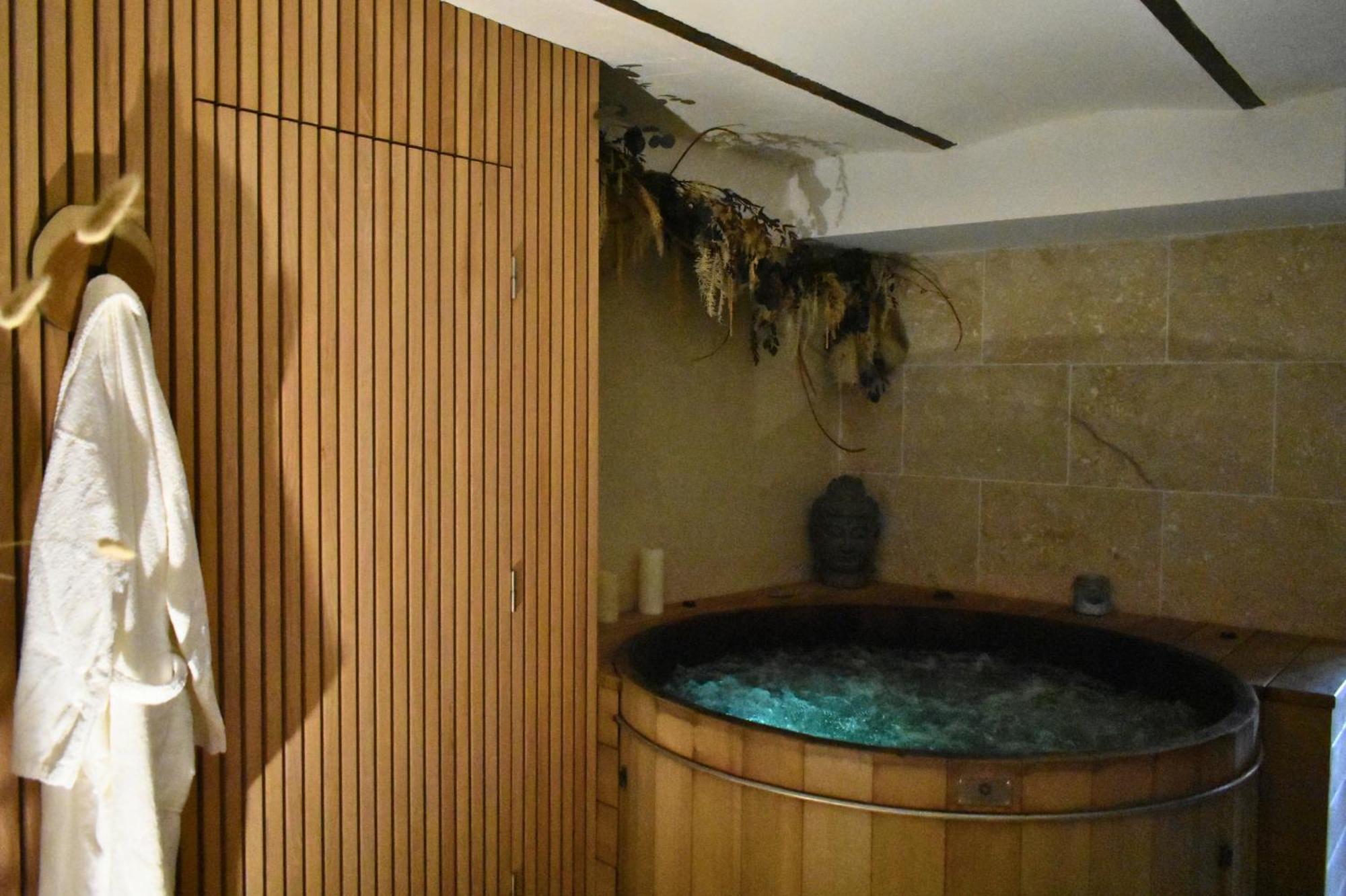 Apartament Hebergement Insolite Avec Jacuzzi Privatif Millau Zewnętrze zdjęcie